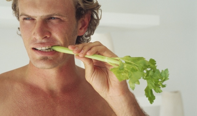 Seis alimentos para mantener los dientes blancos. Clinica Dental Triana en Sevilla